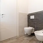 Guesthost - Spacious In Trenno * Milano