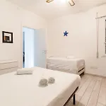 Guesthost - Spacious In Trenno * Milano