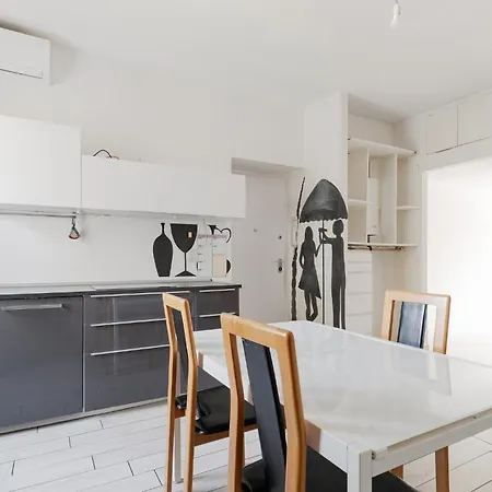 Guesthost - Spacious In Trenno Milaan