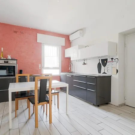 Guesthost - Spacious In Trenno Appartement Milaan