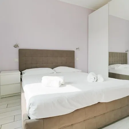 Guesthost - Spacious In Trenno 아파트 *