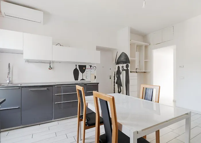 Guesthost - Spacious In Trenno Milaan