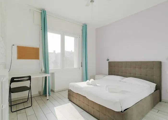 Appartement Guesthost - Spacious In Trenno Milaan